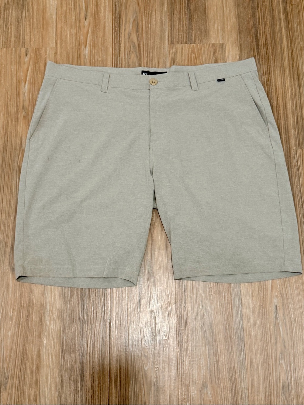Travis Mathew Men's size 42 Casual Stretch Shorts - Light Sage